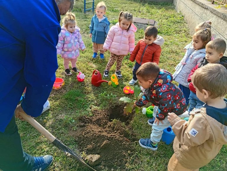 „Бъди смел, бъди добър!“ – засаждане на фиданки в община Левски