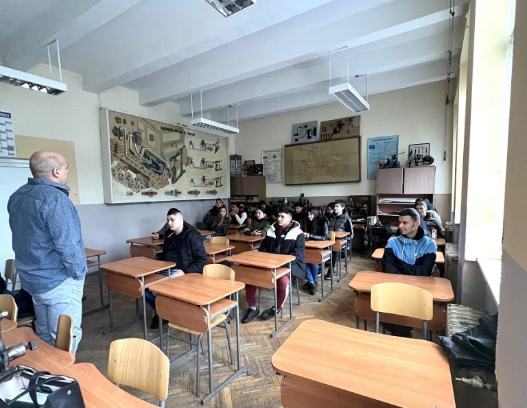 Лекция по превенция в ПГССТ „Н. Й. Вапцаров“гр.Левски