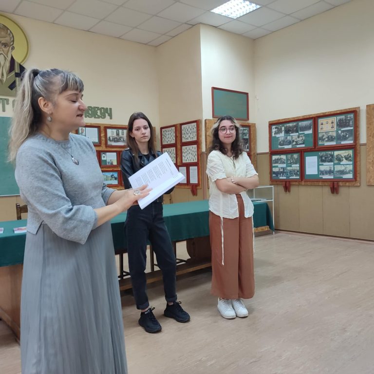Млади творци от Троян гостуваха на учениците от СУ „Св. Климент Охридски“ – Ловеч
