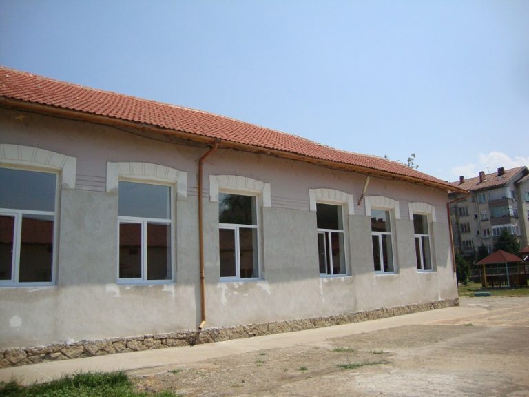 Приключи авариен ремонт на покрива на Център за настаняване от семеен тип за деца без увреждания в гр. Левски