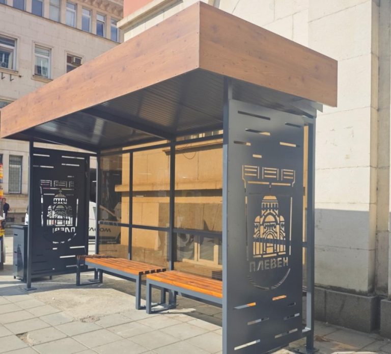 Община Плевен монтира още 10 нови спирконавеса