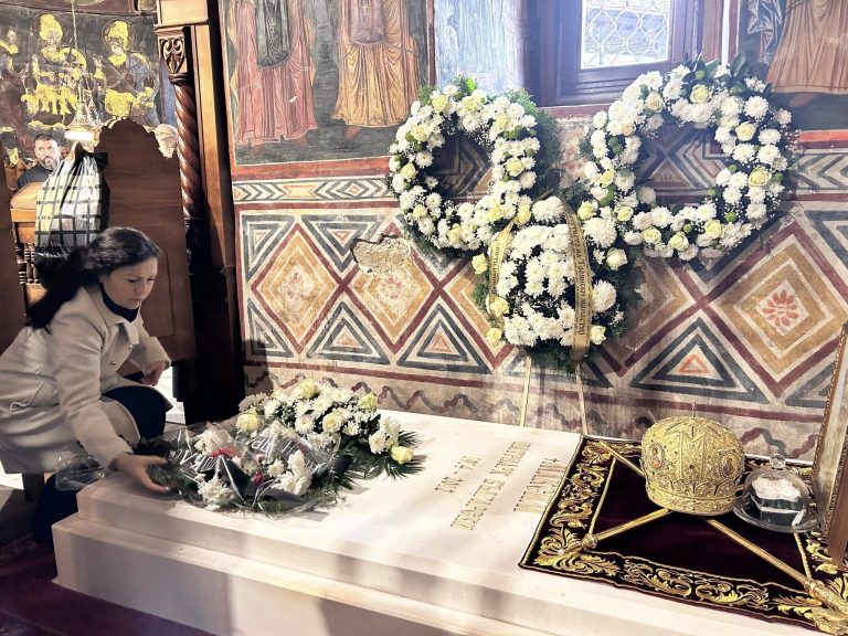 Областният управител на Ловеч почете паметта на патриарх Максим