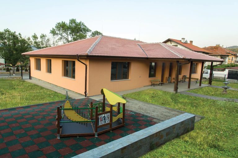 Община Троян инсталира фотоволтаични системи върху четири социални услуги