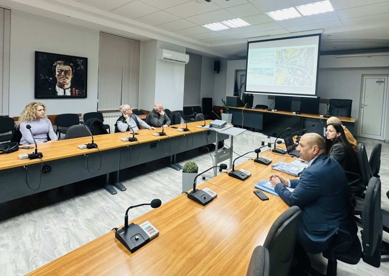 Поставят самолет МиГ-21 на Алеята на космонавтите в Ловеч