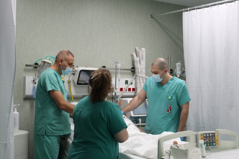 Спасиха мъж от Ловеч с прободна рана