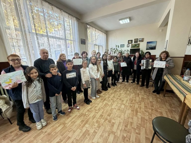 Възпитаниците на НУ „Хр. Ботев“-Плевен се включиха в инициативата „Урок по доброта – Плевен подава ръка“