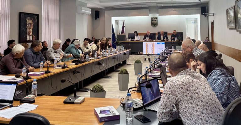 Предложението за намаляване на възнагражденията на общинските съветници в Ловеч беше отхвърлено – ето кой как гласува