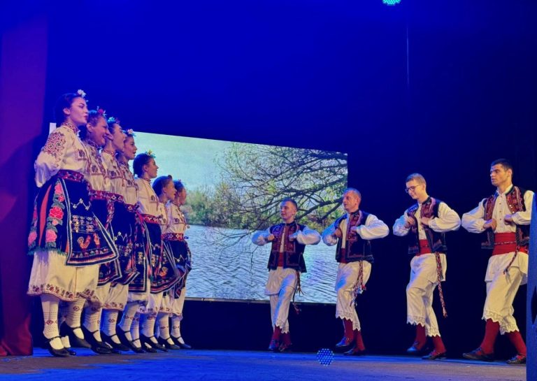 Фолклорна формация „Елит“ отбеляза 25 години с тържествен концерт в Ловеч