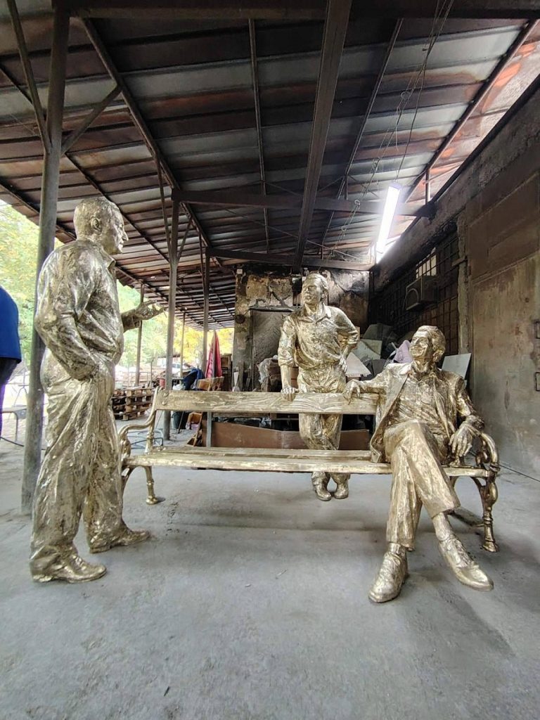 В Левски ще открият скулптурната композиция „Земляците“ в чест на Парцалев, Вачков и Цонев