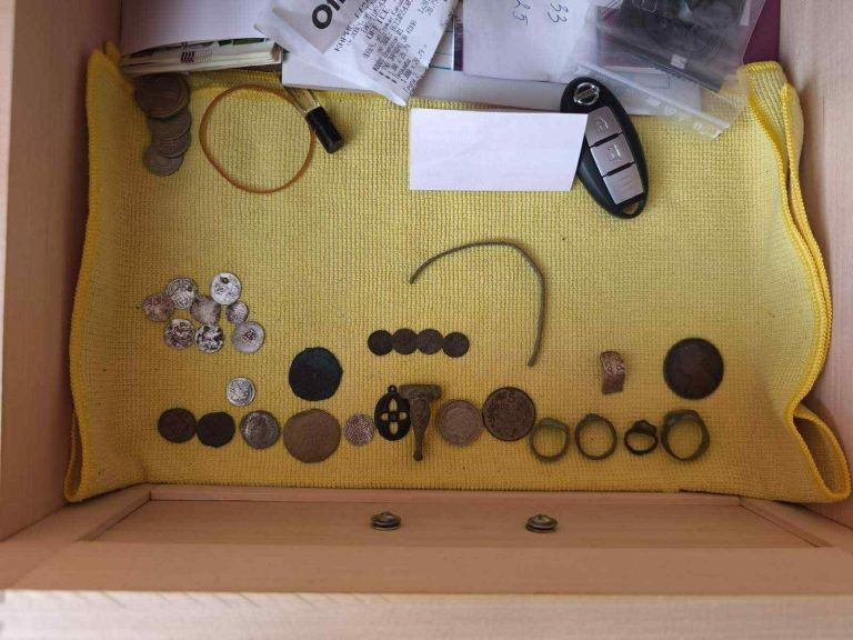 Иззеха културно-исторически ценности от къща в Галата