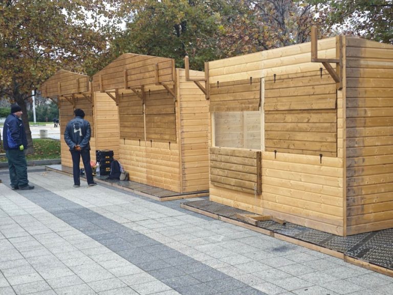 Започна изграждането на Коледното градче в Плевен