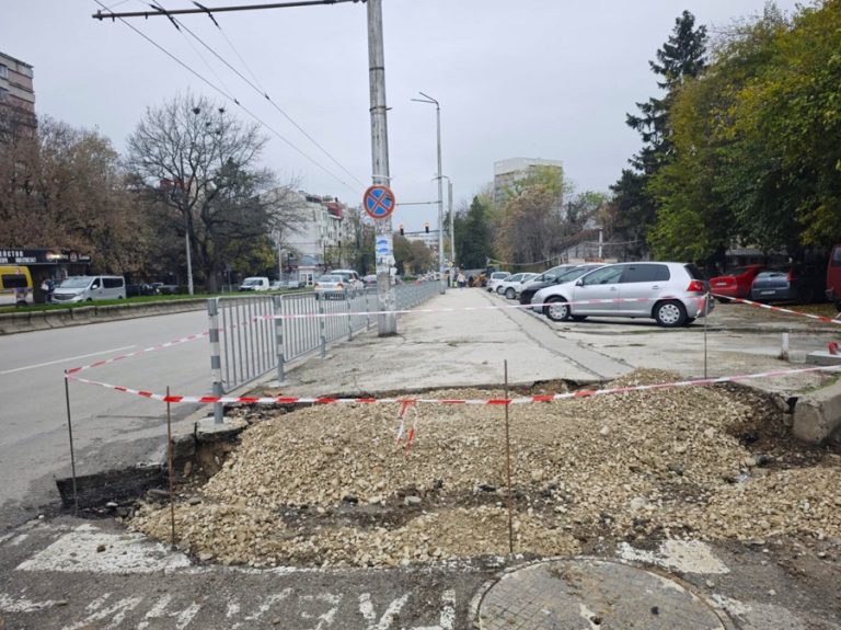 Подготвят за преасфалтиране улици в Плевен, продължава работата по оформяне на подстъпи за хора с увреждания