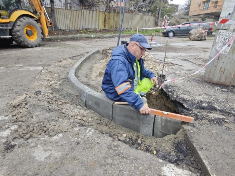 Подстъпи за достъп на хора с увреждания изграждат в района на Университетската болница в Плевен