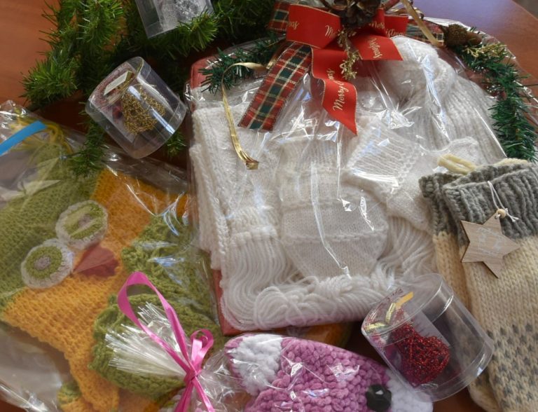 Обявен е благотворителен конкурс „Топли ръкавички, шапки и шалове, изплетени от мама и баба“ в Ловеч