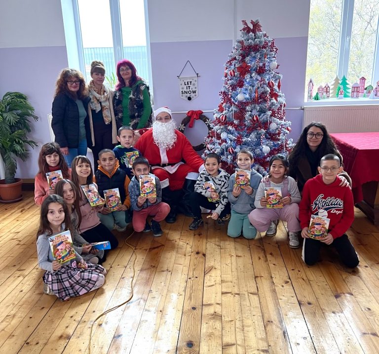 Дядо Коледа изненада децата от малките населени места на Община Левски