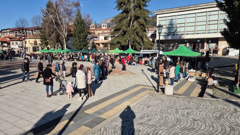 Коледен базар в Тетевен