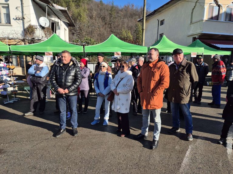 Коледен базар в Голям извор – традиции и добро настроение