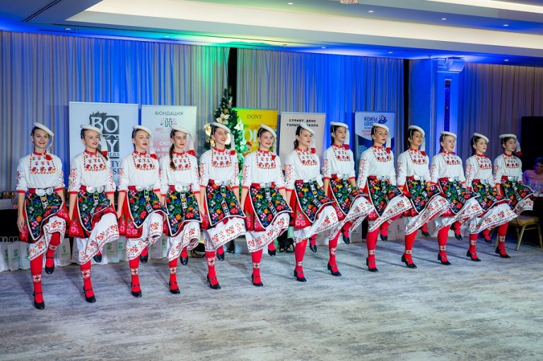 Урок по доброта, щедрост и човечност бе Коледният благотворителен бал по надслов„Всички български деца са равни”