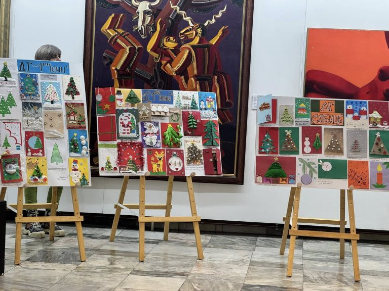 Наградиха победителите в конкурс за коледна картичка в Ловеч