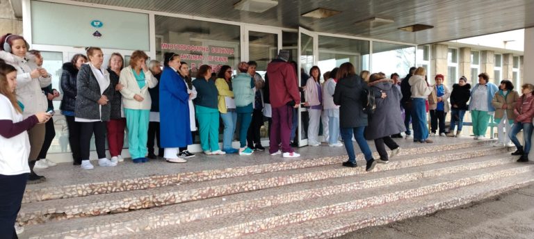 Медицински специалисти излязоха на протест в Ловеч