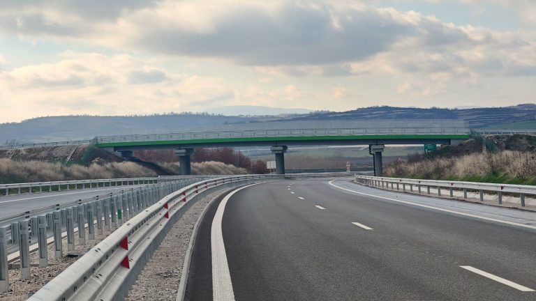 Днес се пуска движението по новия 3 км участък от АМ „Хемус“ от п. в. „Дерманци“ до връзка с път Луковит-Угърчин