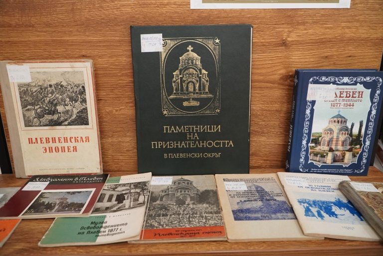 Читателите на плевенската библиотека могат да получат безплатни читателски карти до края на 2025 г.