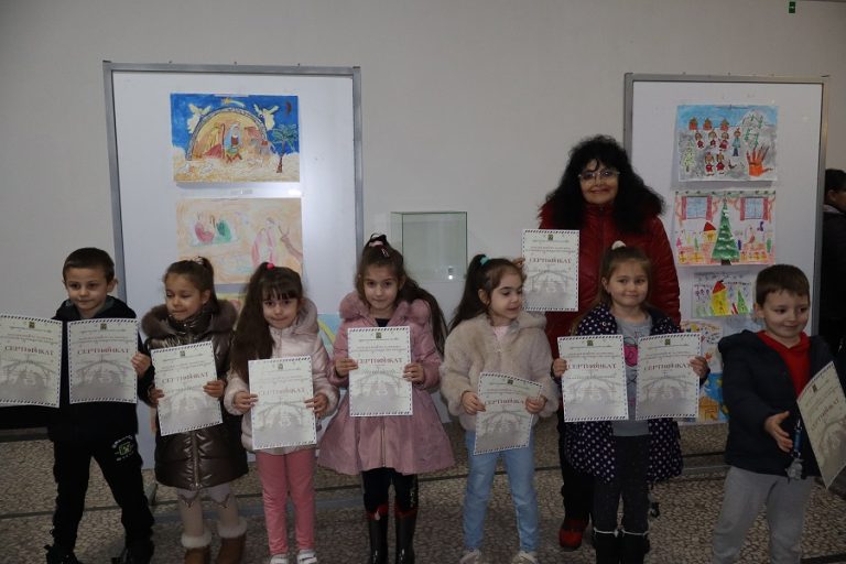 Наградиха победителите в конкурса „В очакване на Рождество Христово“