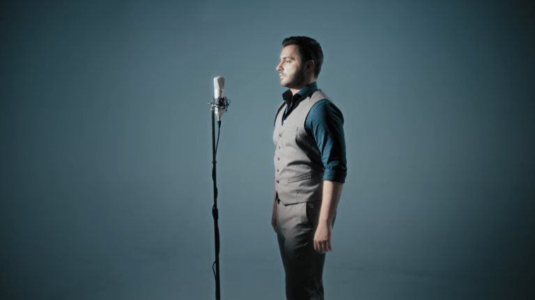 Теодор Иванов от Ловеч представи нова авторска песен „Птица без дом“