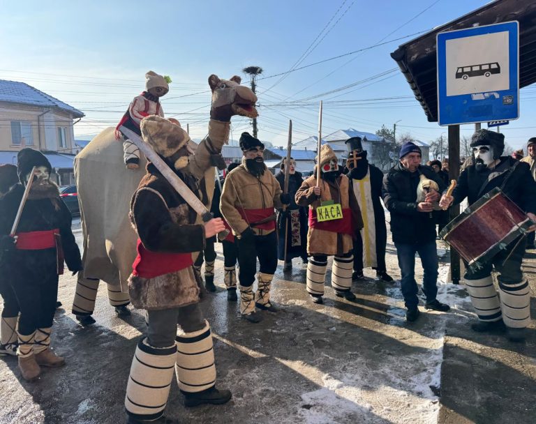 Обичаят „Камилата“ събра жители и гости в Йоглав