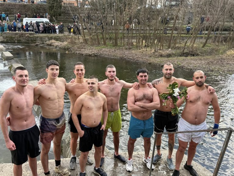 Радостин Инжоров извади кръста в Троян на Йордановден
