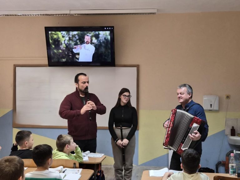 Школа по кавал съхранява българските традиции в НУ „Христо Ботев“ – Плевен