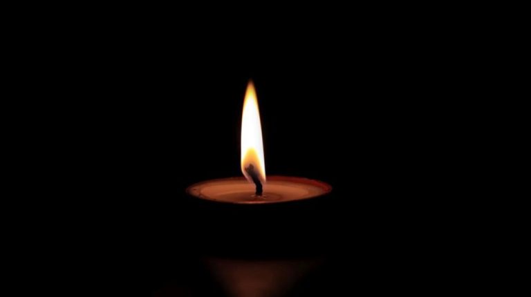 Пожар от траурни свещи. Пострада 83 – годишна жена от Троян