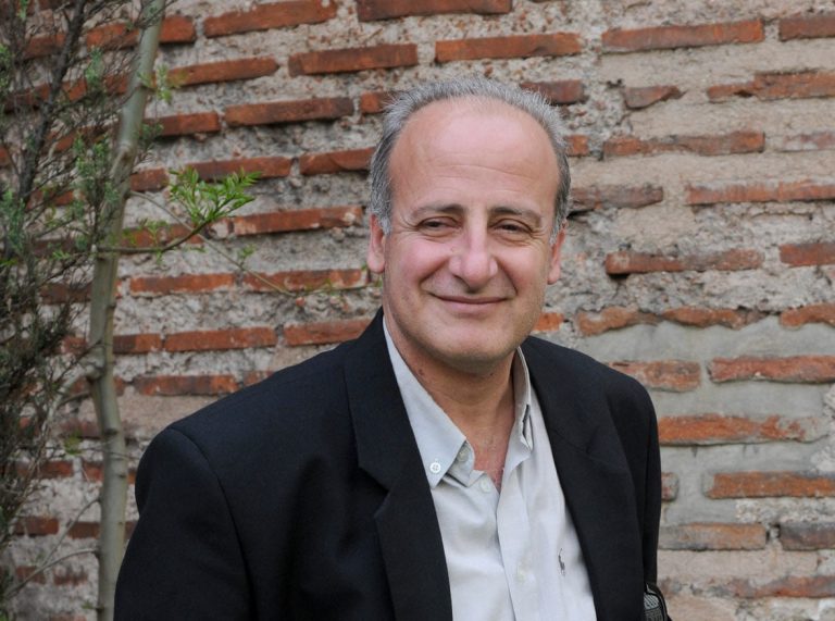 Известният поет, писател и преводач Хайри Хамдан избра Плевен за премиерата на новия си роман “Повикът на бездната”