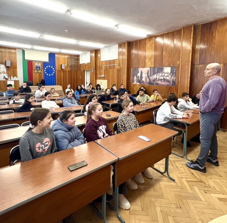 Ученици от СУ „Крум Попов“ гр. Левски разговаряха за екранната зависимост