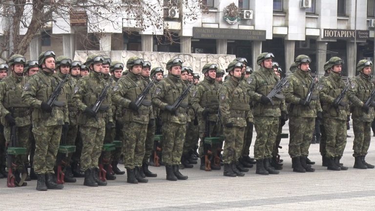 С тържествен ритуал от Плевен бе изпратен военен контингент за участие в състава на Стабилизиращите сили на НАТО в Косово