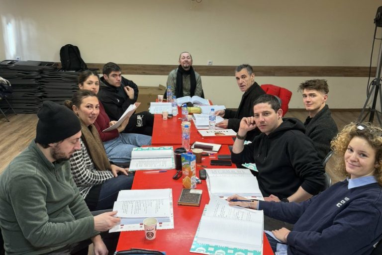 Драматичният театър в Ловеч готви премиера на „По-големият син“(видео)