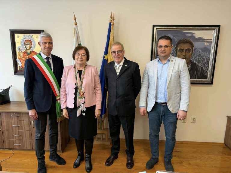 Делегация от италианския град Дерута гостува в Троян