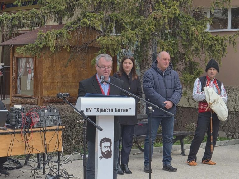 Тържествено отбелязване на 3 март в НУ „Христо Ботев“-Плевен