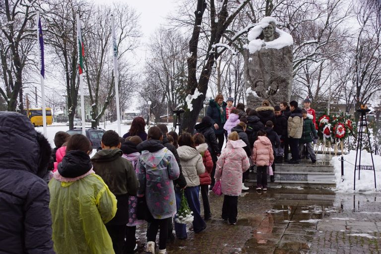 Град Левски изрази своята дълбока почит към своя патрон – Васил Левски.