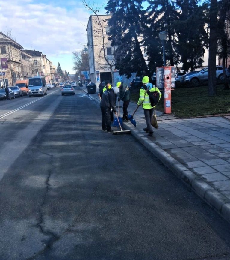 Започва почистване на улици и булеварди в Ловеч след зимния период