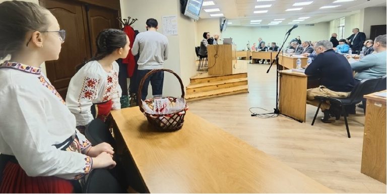 Мартеници за здраве раздаваха в Общинския съвет на Плевен