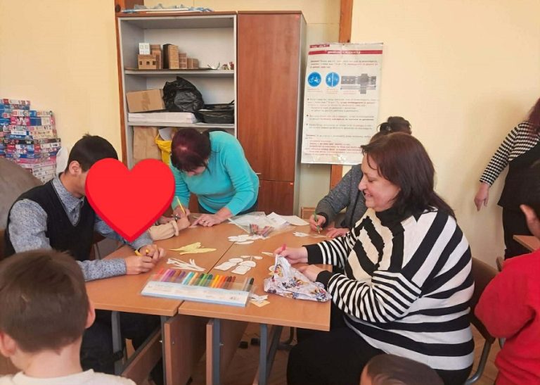 Областният екип по приемна грижа в Плевен с празник „Заедно изплетохме пролетта“