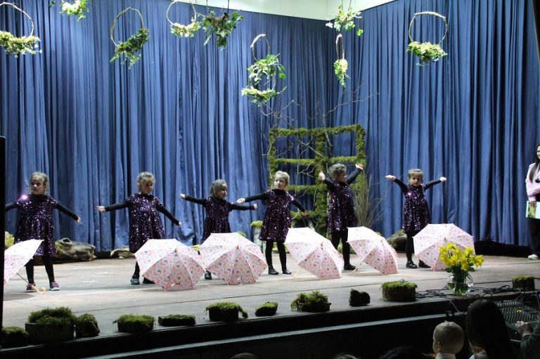 Децата на Тетевен изнесоха концерт по случай настъпващата пролет