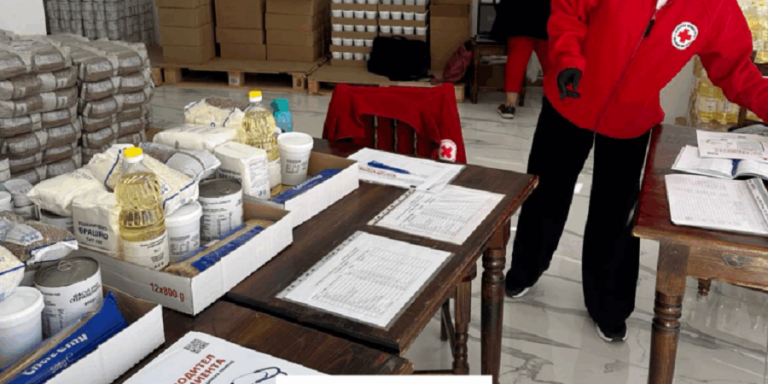 Българският Червен кръст започва раздаването на продукти на уязвими български граждани