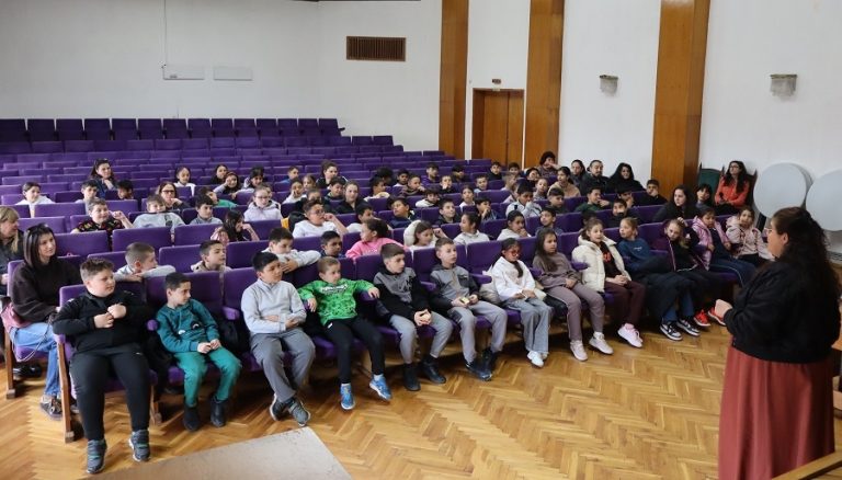 Десислава Христозова с представяне на книгата си „Тихо ! За това не се говори!“