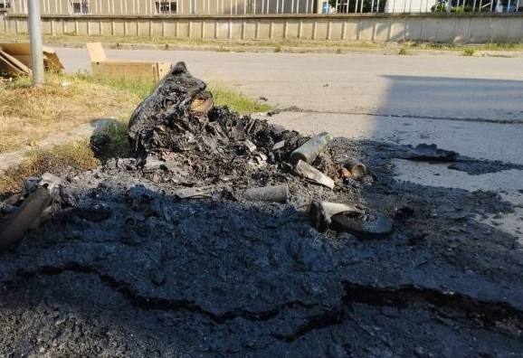 6 контейнера за отпадъци са изгорели в Троян