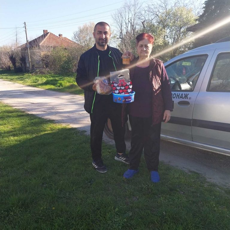 Кметът на Гулянци поднесе червено яйце и парче козунак на всички потребители на Домашния социален патронаж