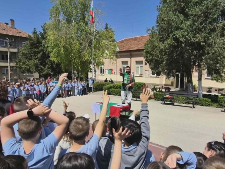 Вдъхновяващ урок по родолюбие събра учениците на НУ „Христо Ботев“ в Плевен