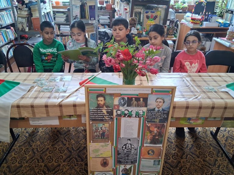 Деца от село Асеновци изработиха табло и книжка за   Априлското въстание