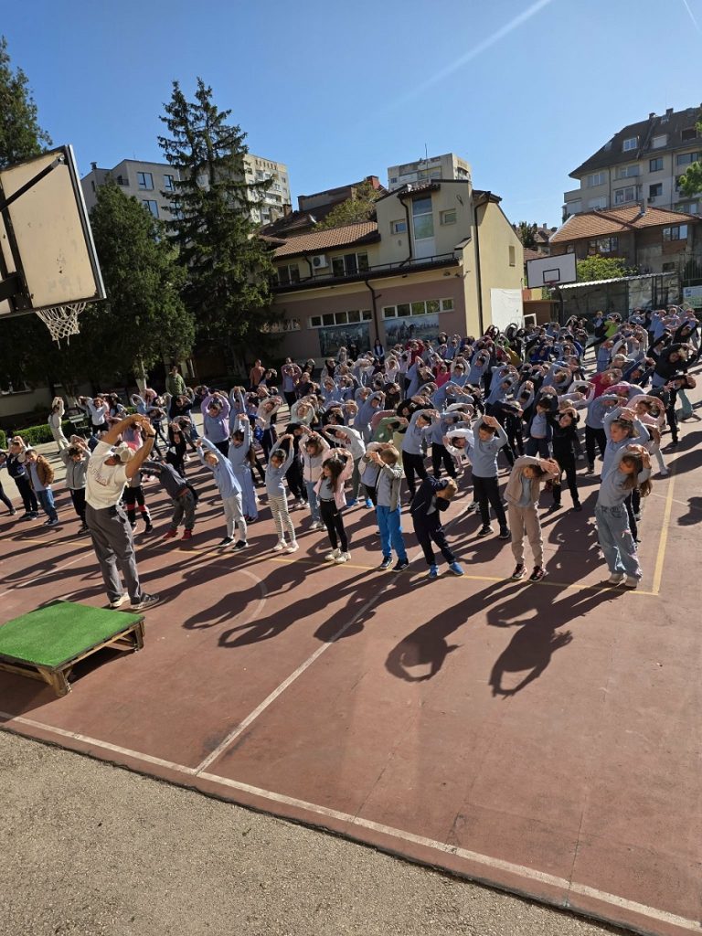 Тренировки по физическа активност в НУ „Христо Ботев“ – гр. Плевен